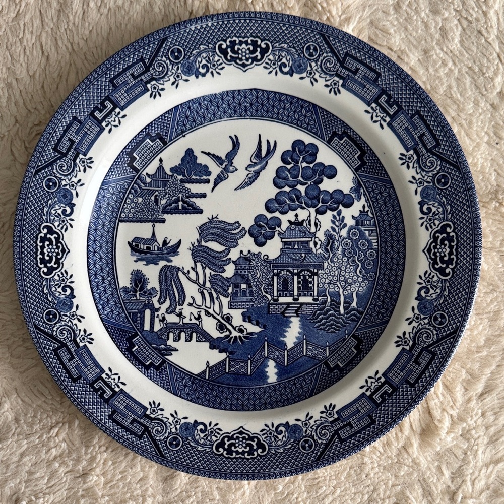 Churchill Blue Willow Dinner Plate, manufactured in England. There are 3 plates